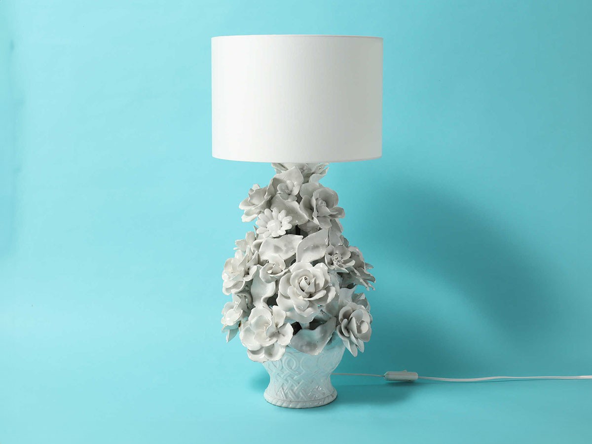 Real Antique
Flower Porcelain Table Lamp